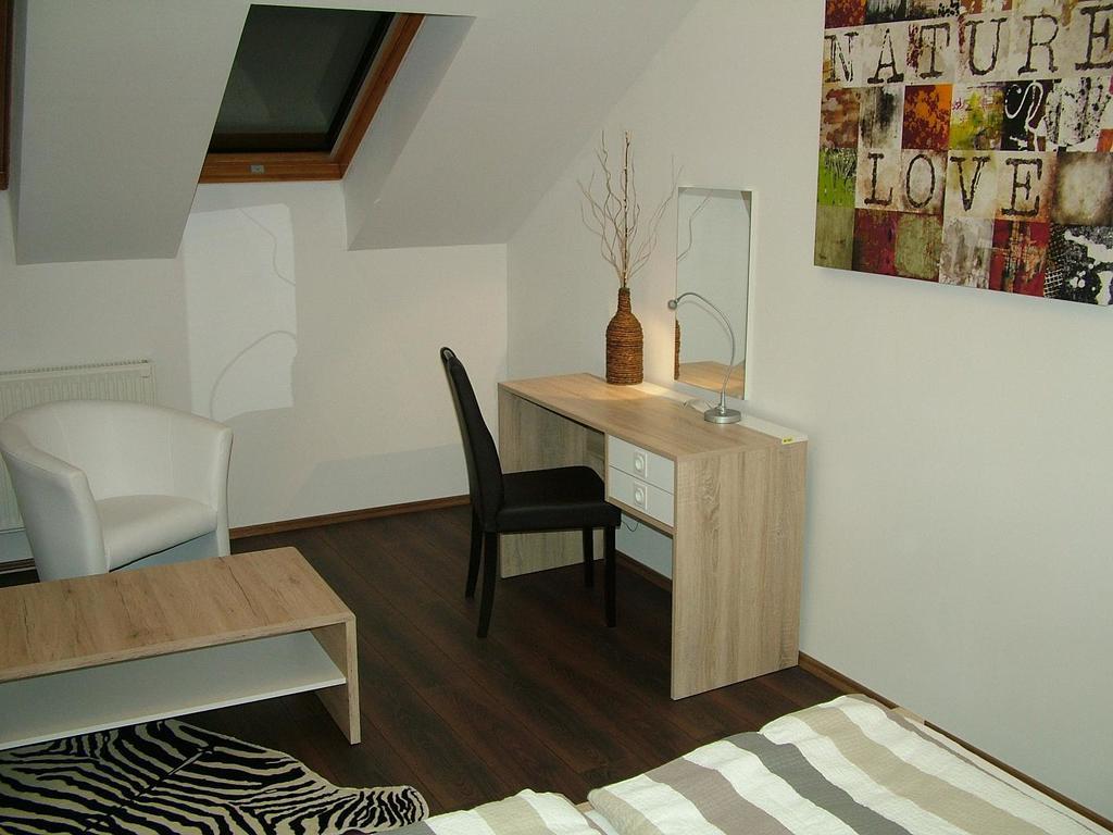 Korzo Apartman Кесег Номер фото