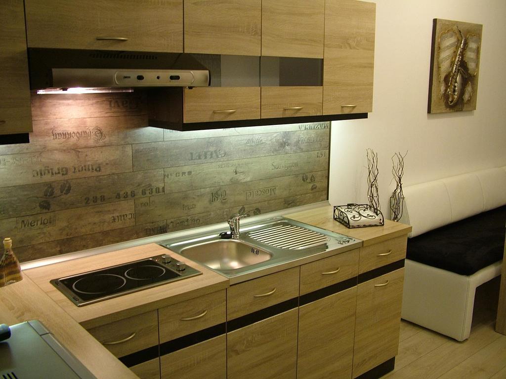 Korzo Apartman Кесег Номер фото