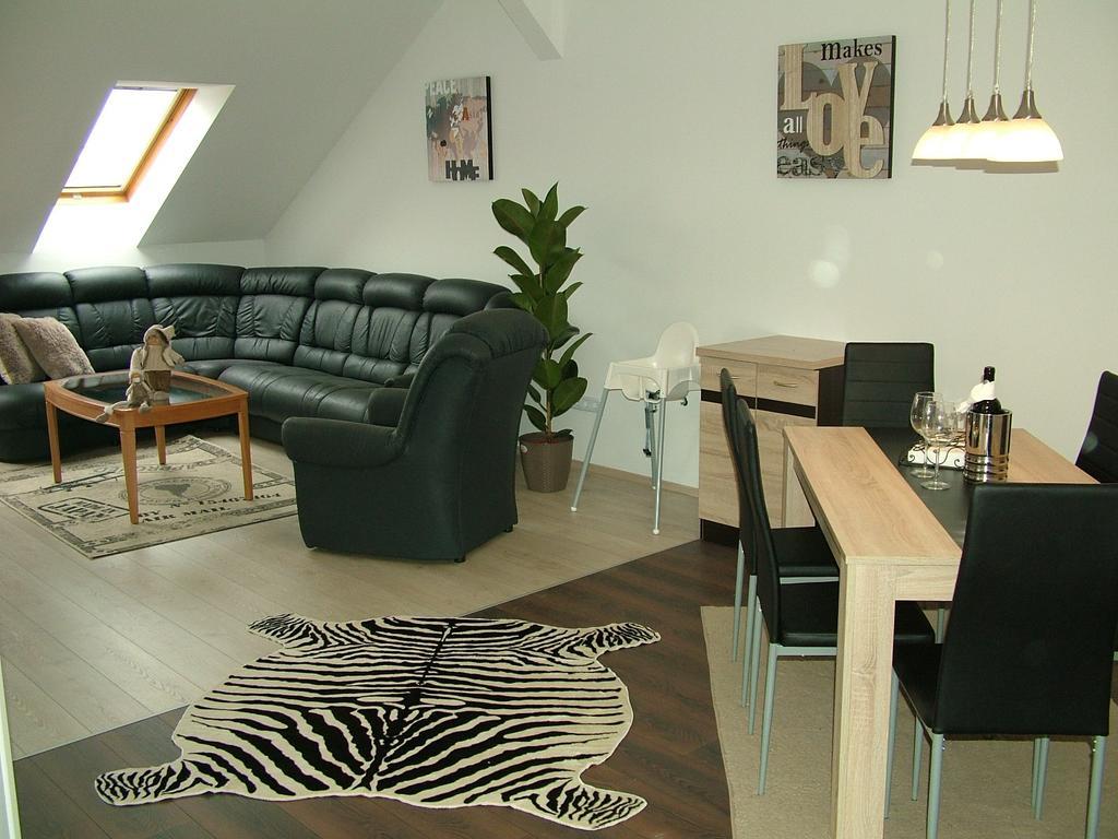 Korzo Apartman Кесег Номер фото