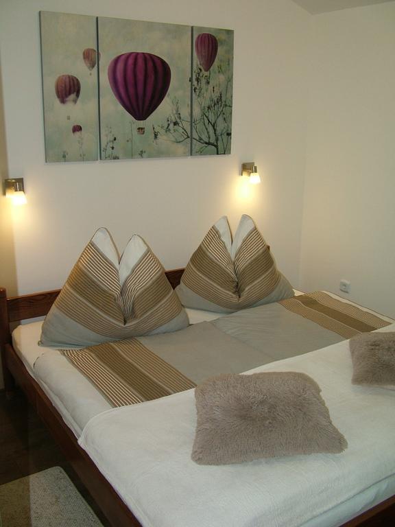 Korzo Apartman Кесег Номер фото