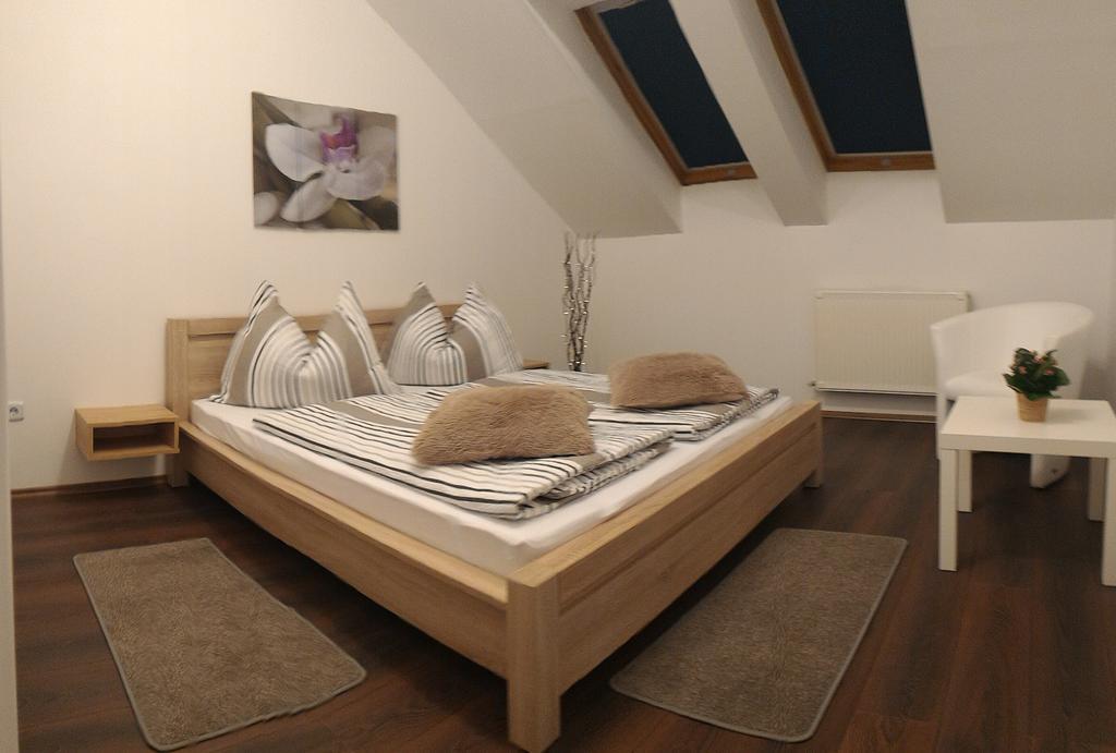 Korzo Apartman Кесег Номер фото
