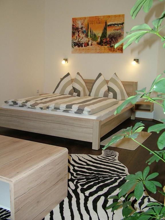Korzo Apartman Кесег Номер фото