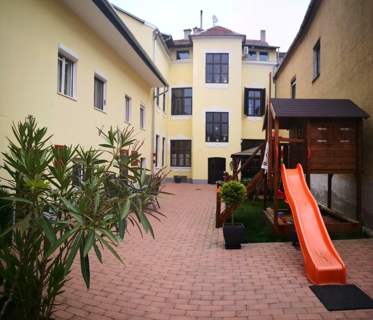 Korzo Apartman Кесег Екстер'єр фото