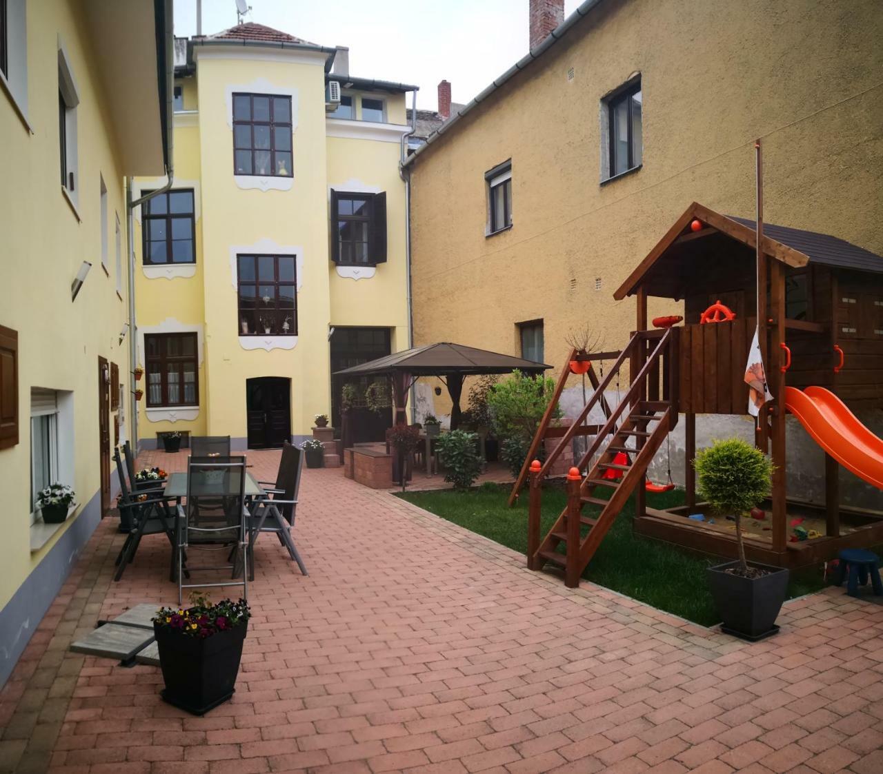 Korzo Apartman Кесег Екстер'єр фото